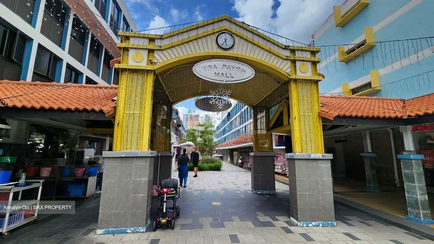 Toa Payoh Central (D12), Shop House #557120541